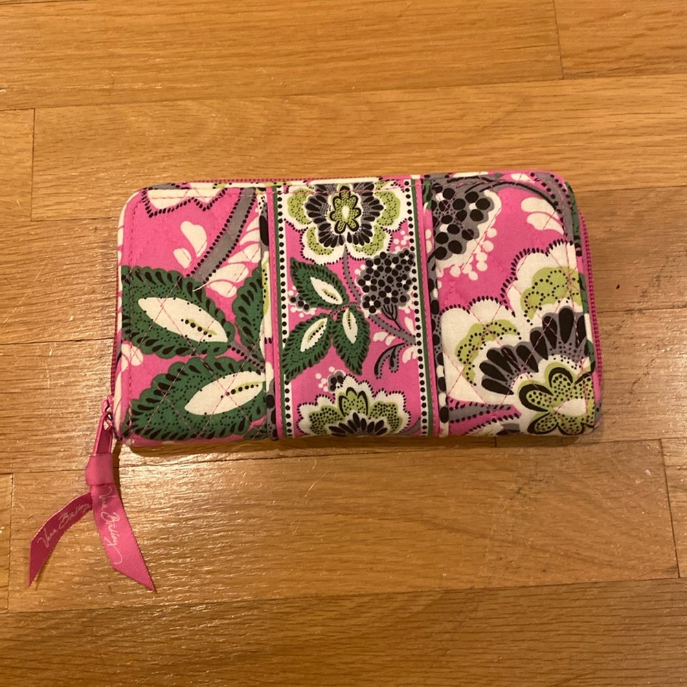 Vera Bradley RFID Jordin Continental Wallet in Pricilla Pink.